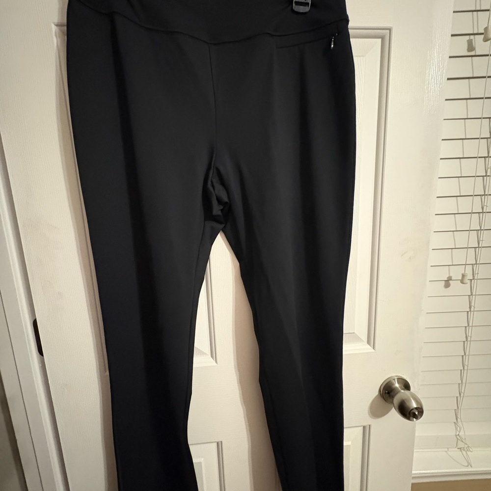 Chico's Zenergy‎ Black loose fitting Leggings, size 1